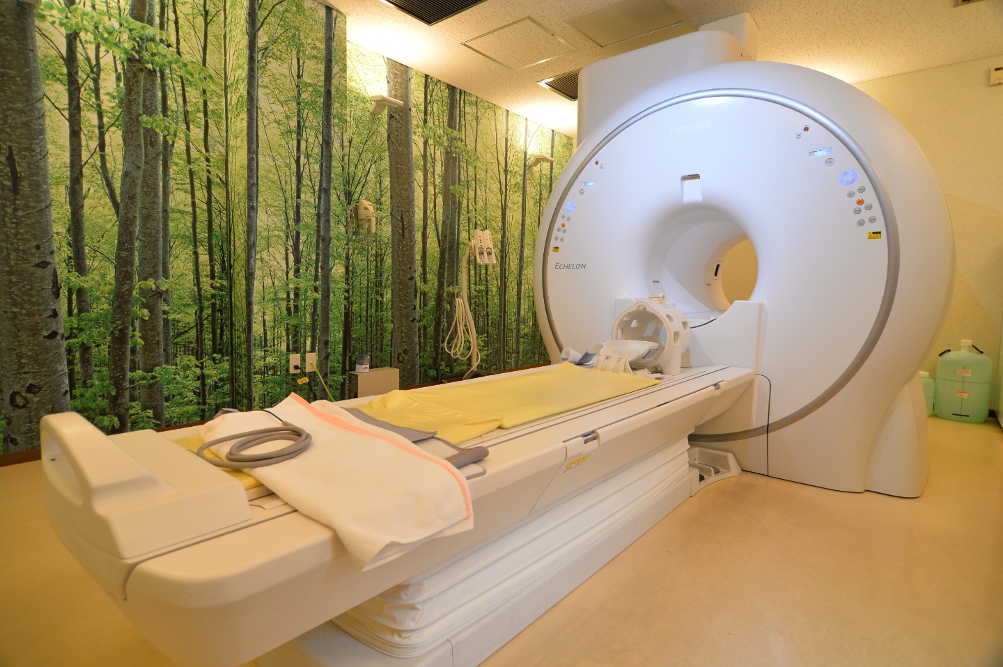 1.5T　MRI　トンネル型（室内風景）
